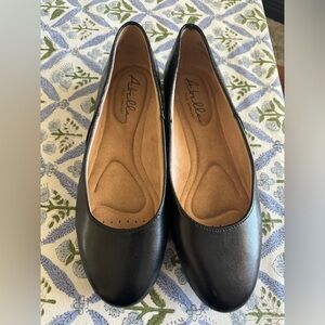 Abella true comfort black ballet flats worn 3 times
